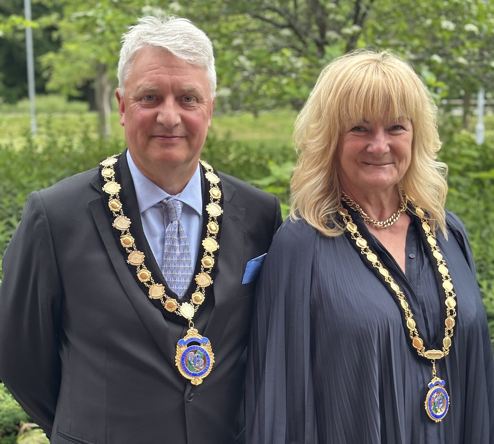 Councillor Collins and Councillor Malone, wearing their chains of office.