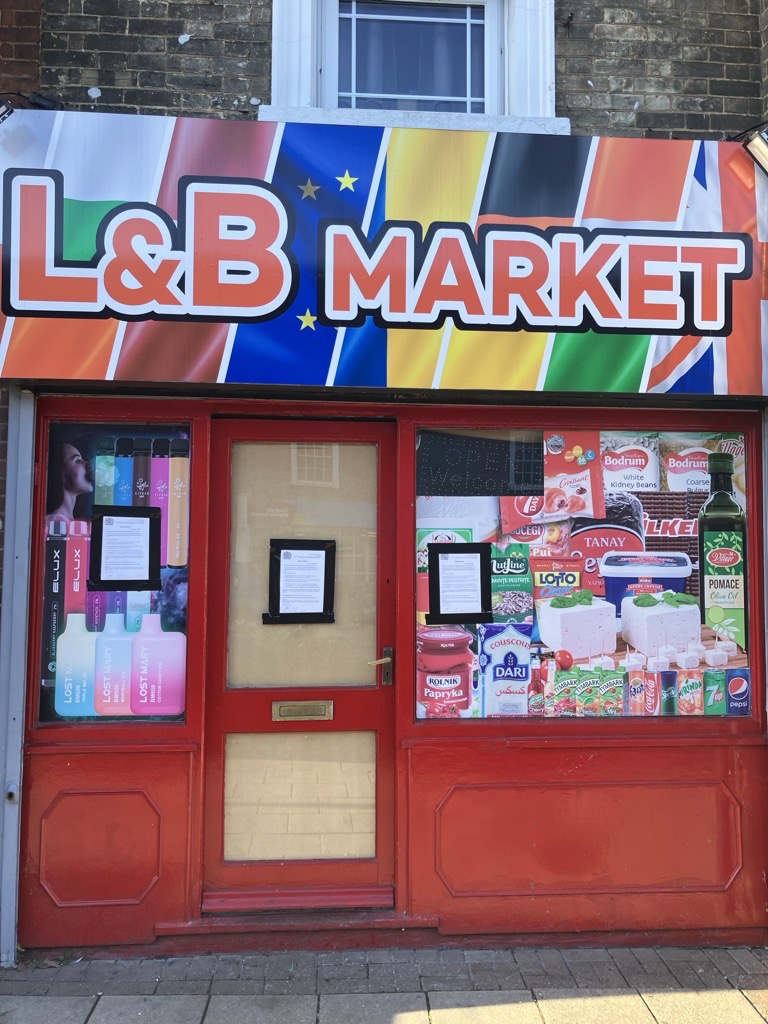 L&B Market shop front, Leighton Buzzard