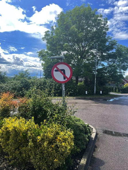 Lodge Road, Cranfield, signage